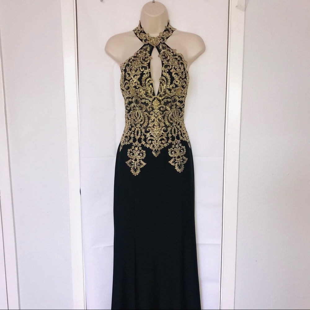 Good and black prom dress